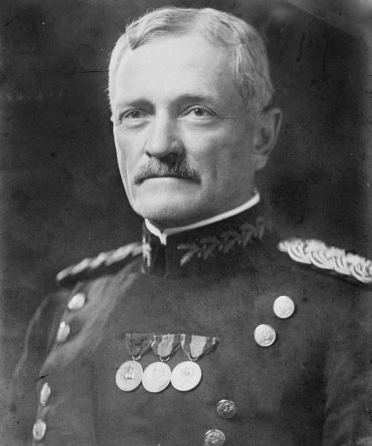 General_John_Joseph_Pershing_head_on_shoulders